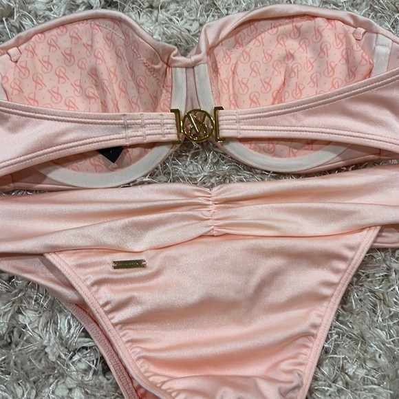 VS Bikini - 32C top - Small Bottom - Picture 5 of 5
